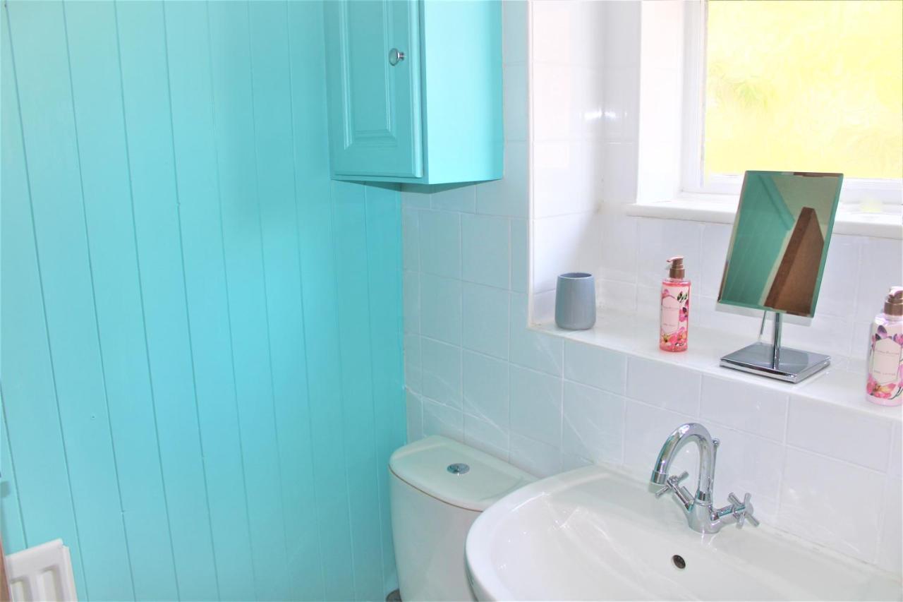 Homely And Budget Friendly 3 Bed House Sleeps 6 Free Parking! * Milton Keynes