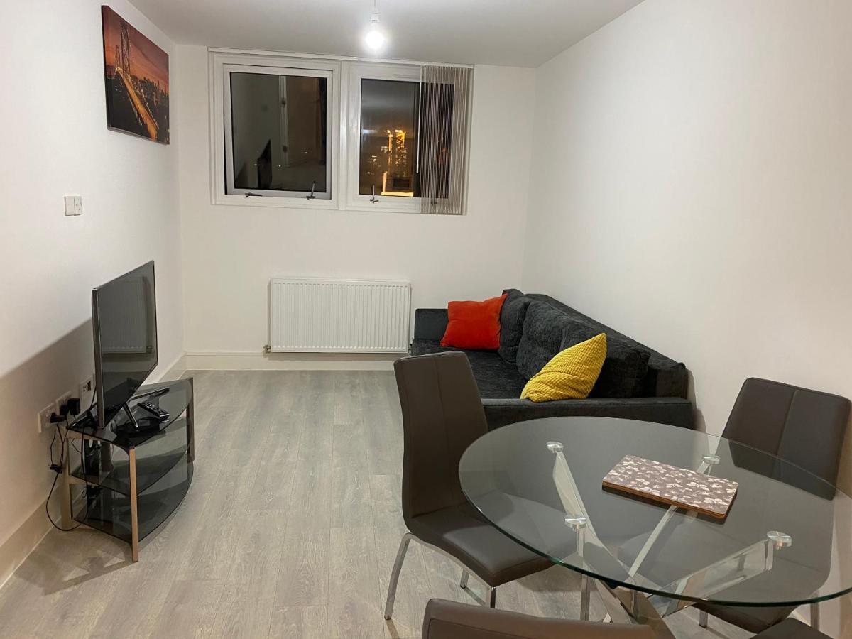 Apartment Central Hub Two Bedroom & Two Bathrooms Serviced Milton Keynes