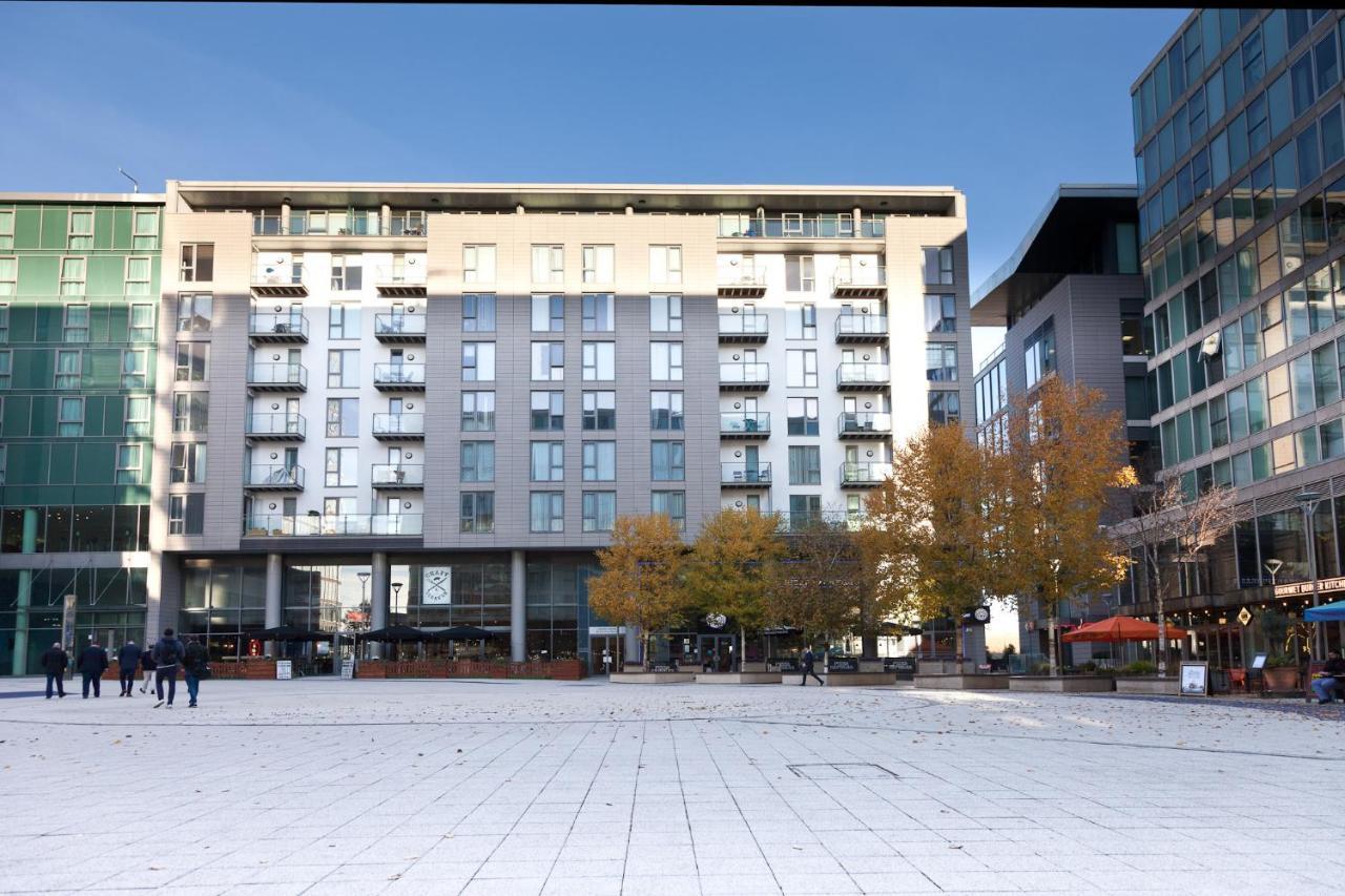 In Mk - Bed Choice Of 1 Super-king Or 2 Singles And Also 2 Sofa Beds - Free Parking And Smart Tv - Contractors, Relocation, Business Travellers Apartment