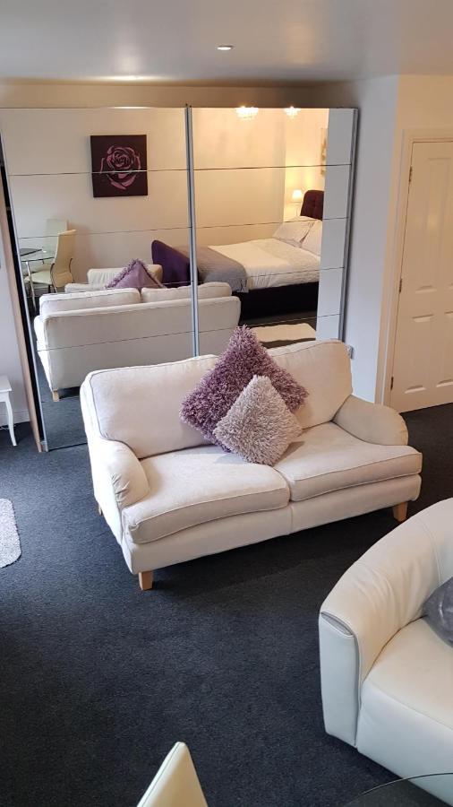Hotel The Rowditch Room With Private Rear Garden And Driveway