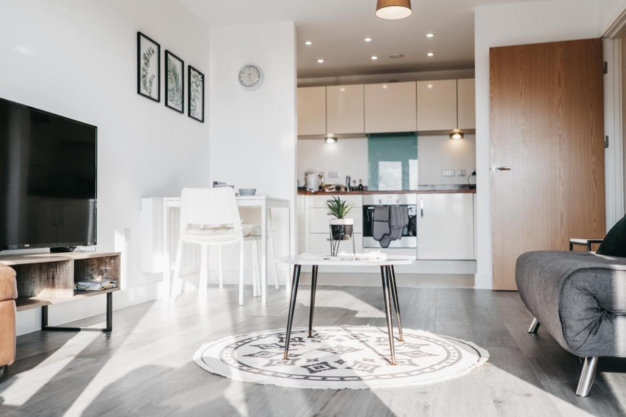 Oakgrove - 2 Bedroom With Terrance And Private Parking *
