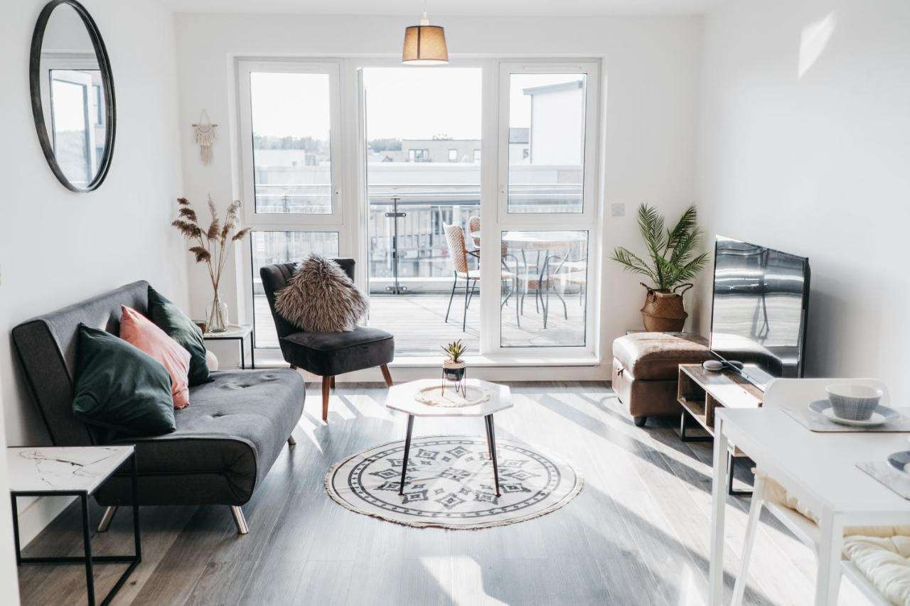 Oakgrove - 2 Bedroom With Terrance And Private Parking Apartment