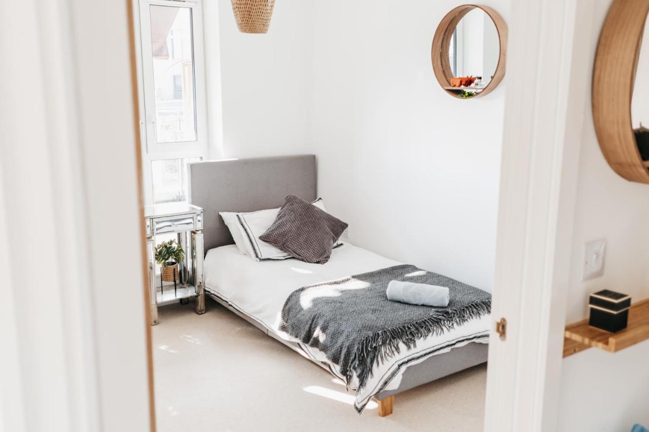 Oakgrove - 2 Bedroom With Terrance And Private Parking
