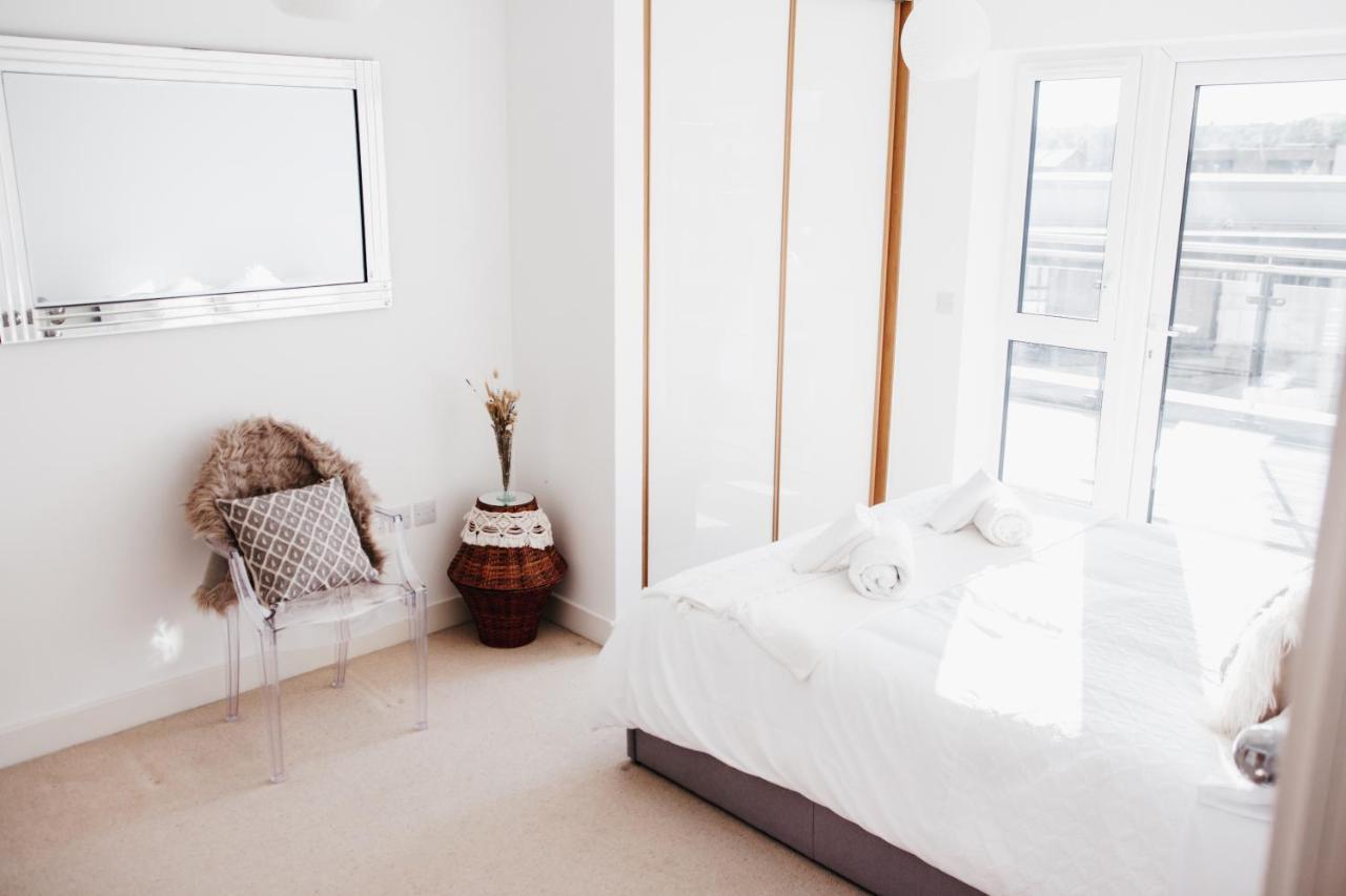 Apartment Oakgrove - 2 Bedroom With Terrance And Private Parking Milton Keynes