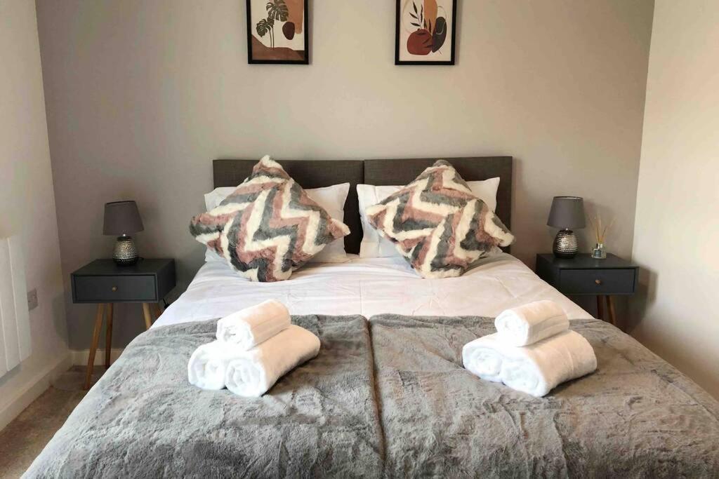 Park View Luxury 2-bedroom Serviced Apartment. *