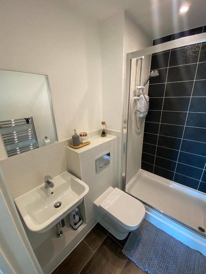 Oakgrove - 2 Bedroom With Terrance And Private Parking Apartment