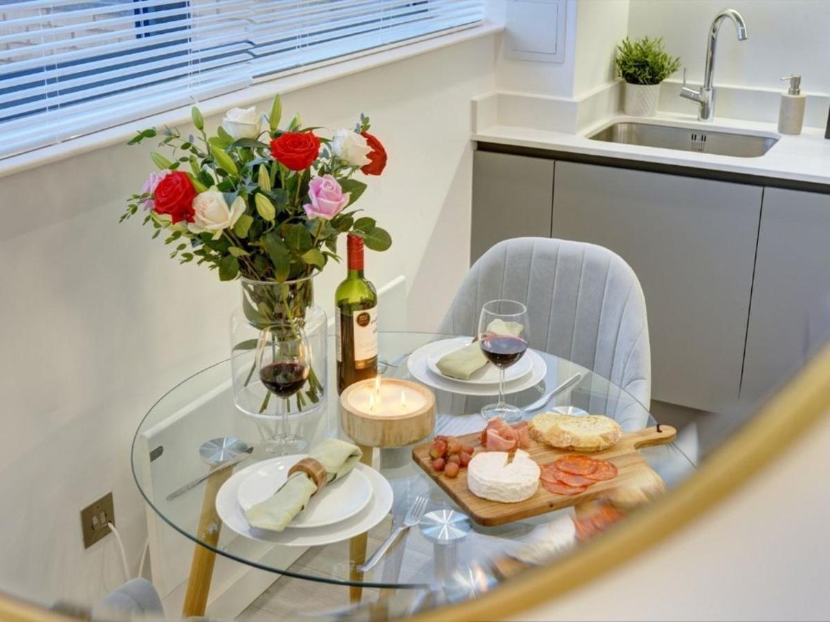A Lovely Calm & High-End Space Near Cmk I Pet Friendly I Free Parking I Eco-Serviced Apartment By Free Range Stays * Milton Keynes