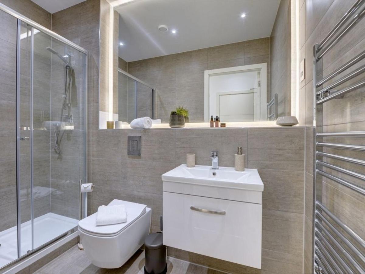 Executive Near Cmk With Courtyard I Pet Friendly I Free Parking I Eco-serviced By Free Range Stays * Milton Keynes