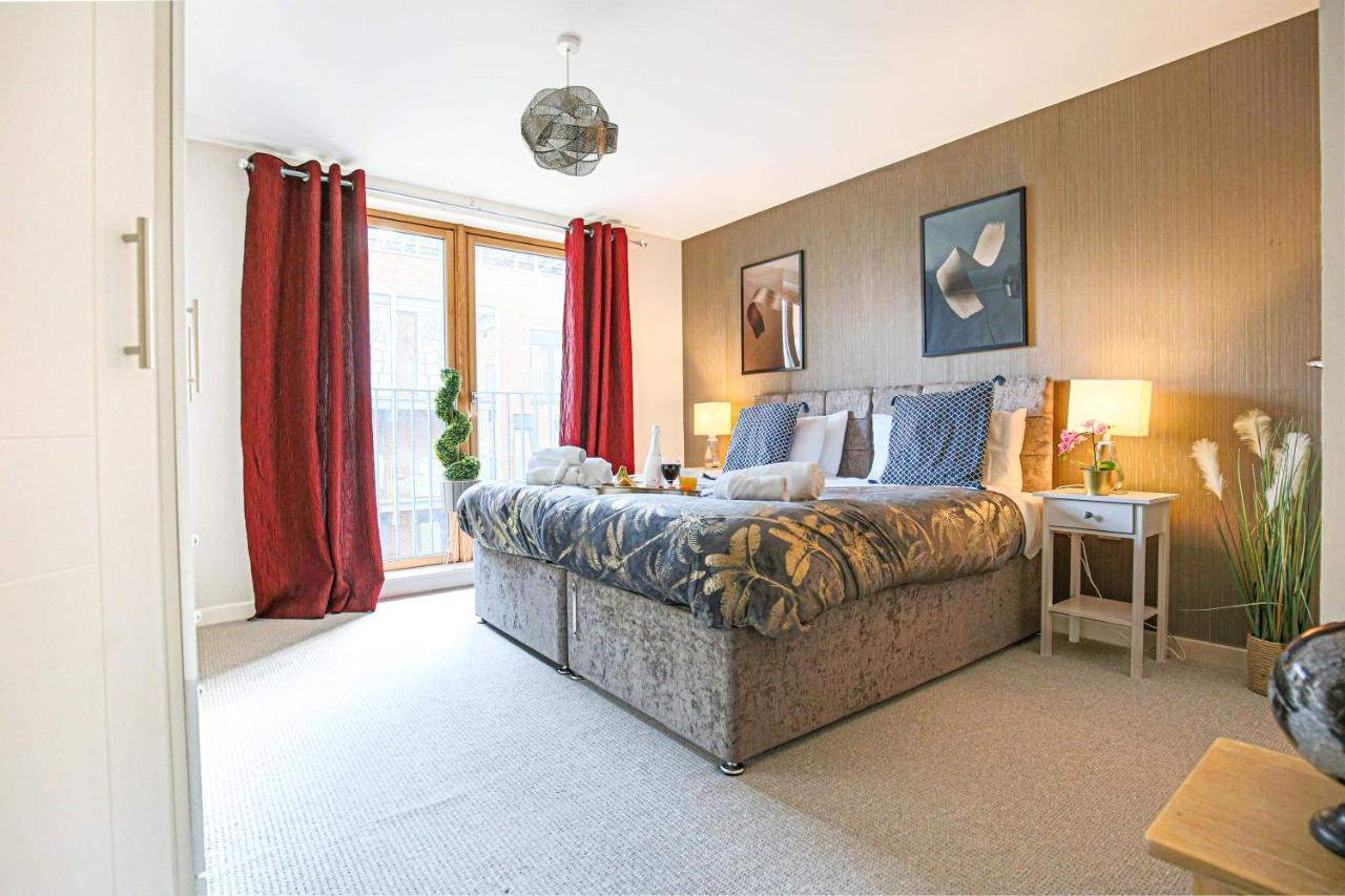 Luxury Mk Apartment: Smart Living With Parking & Balcony * Milton Keynes