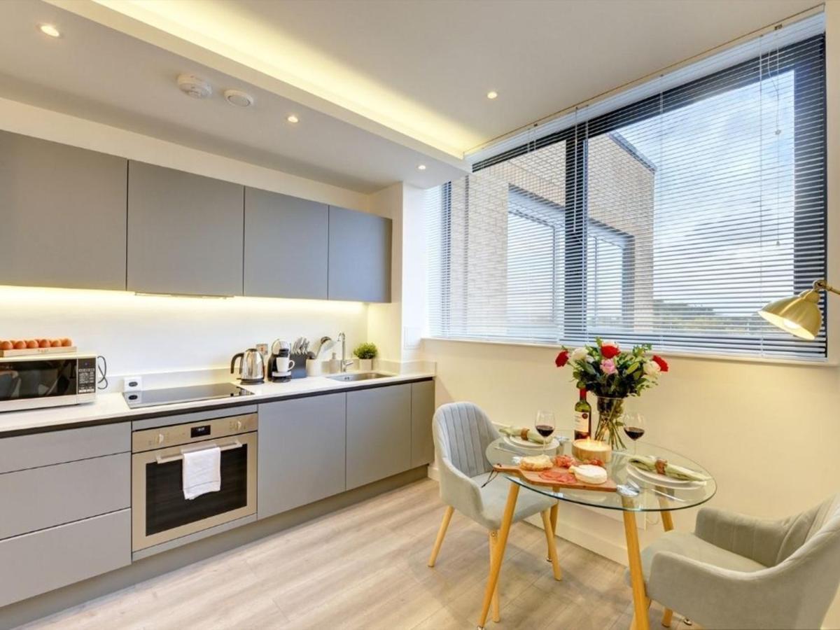 A Lovely Calm & High-End Space Near Cmk I Pet Friendly I Free Parking I Eco-Serviced Apartment By Free Range Stays Milton Keynes