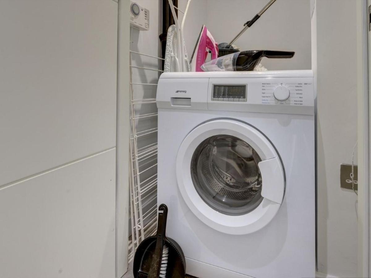 Executive Near Cmk With Courtyard I Pet Friendly I Free Parking I Eco-serviced By Free Range Stays *