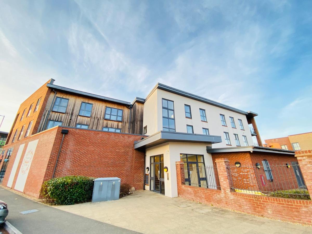Apartment Oakgrove - 2 Bedroom With Terrance And Private Parking *