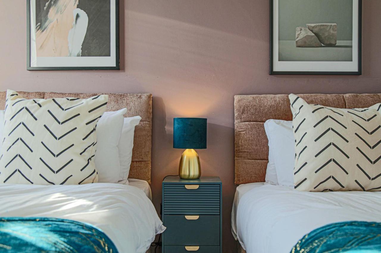 Holiday home Petworth House: Central Retreat With Pool Table And Garden Milton Keynes