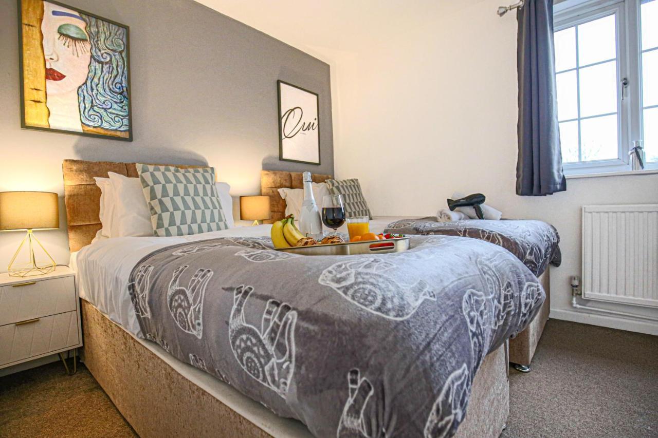 Petworth House: Central Retreat With Pool Table And Garden Holiday home