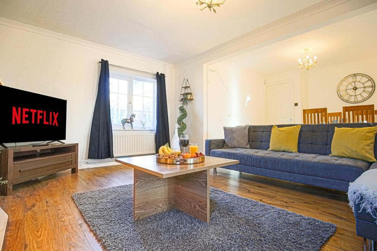 Petworth House: Central Retreat With Pool Table And Garden Holiday home