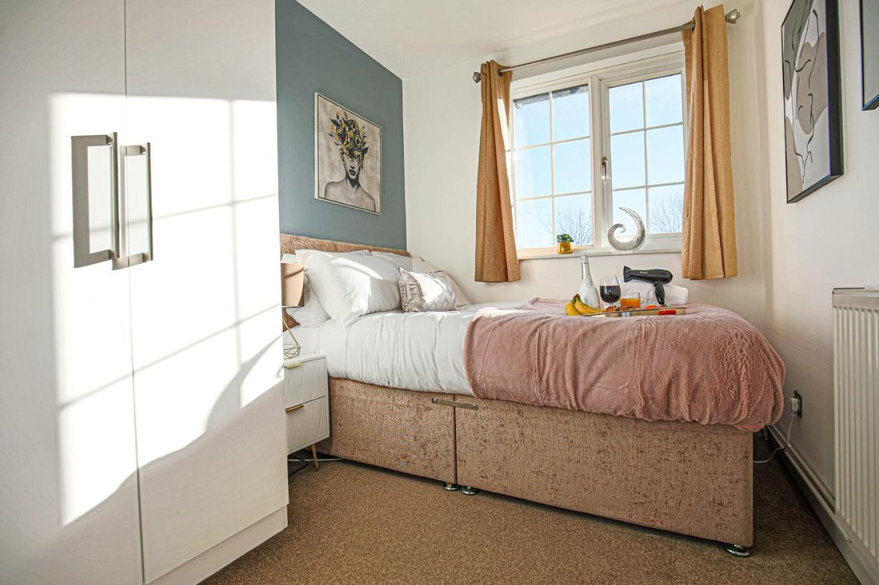 Holiday home Petworth House: Central Retreat With Pool Table And Garden Milton Keynes