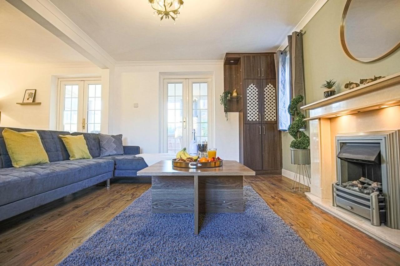 Petworth House: Central Retreat With Pool Table And Garden Holiday home *