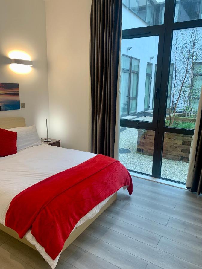 Luxury One Bed With Parking Apartment *