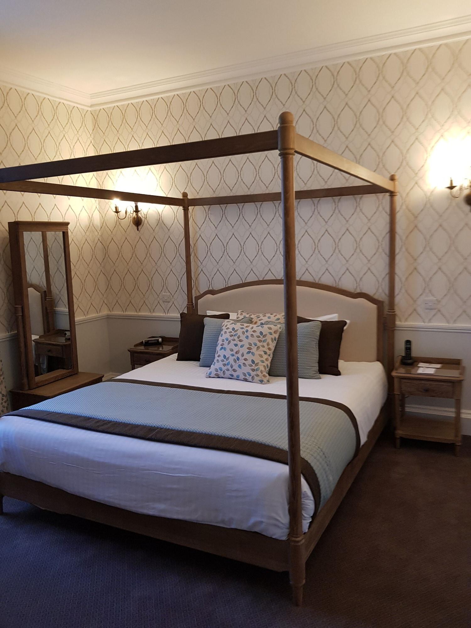 Western Moore Place 3*