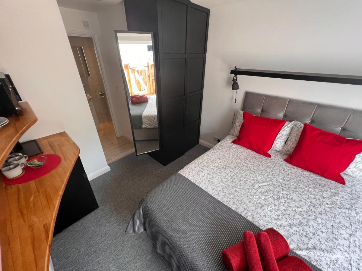Larmins * Milton Keynes