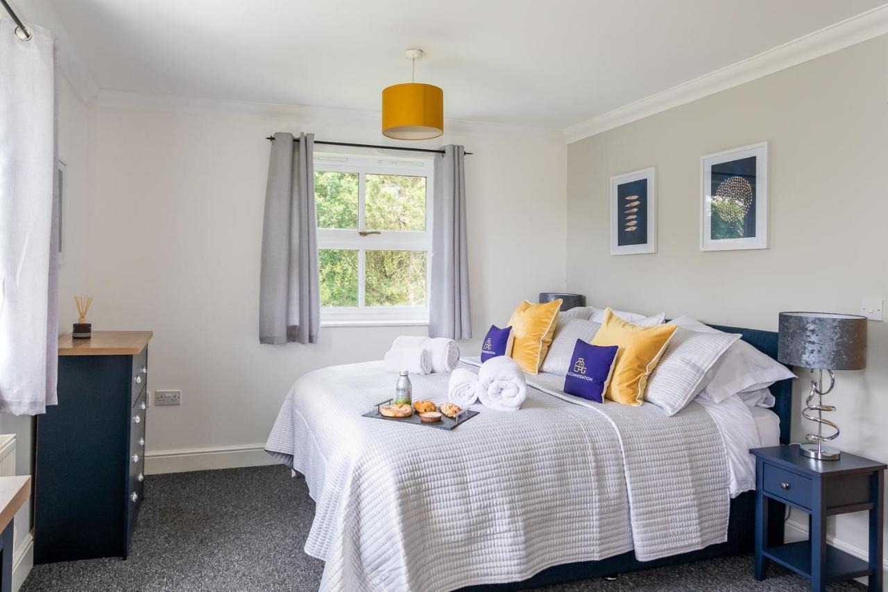 3 Bedroom Apartment, Free Parking & Fast Wifi, 65 Inch Smart Tv Milton Keynes