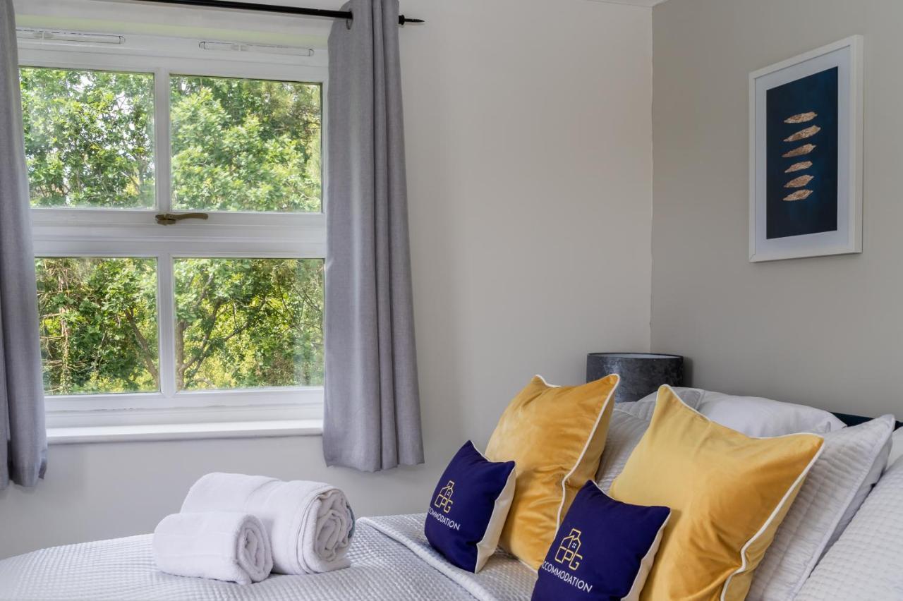 Apartment 3 Bedroom Apartment, Free Parking & Fast Wifi, 65 Inch Smart Tv Milton Keynes