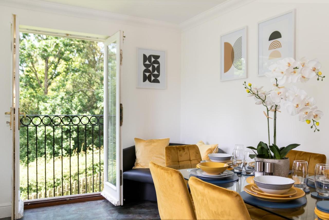 Apartment 3 Bedroom Apartment, Free Parking & Fast Wifi, 65 Inch Smart Tv *