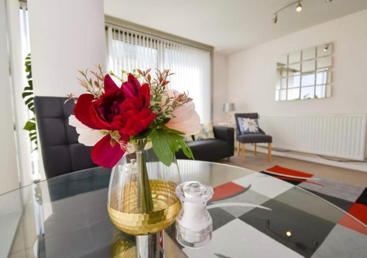 Hub With Balcony, Fast Wifi, Smart Tv And Free Parking Apartment *