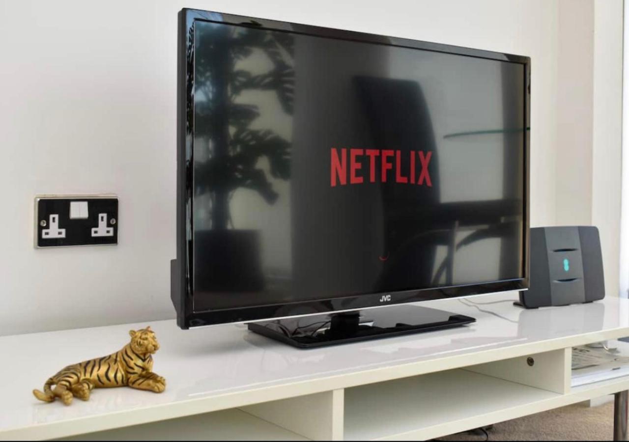 Hub With Balcony, Fast Wifi, Smart Tv And Free Parking