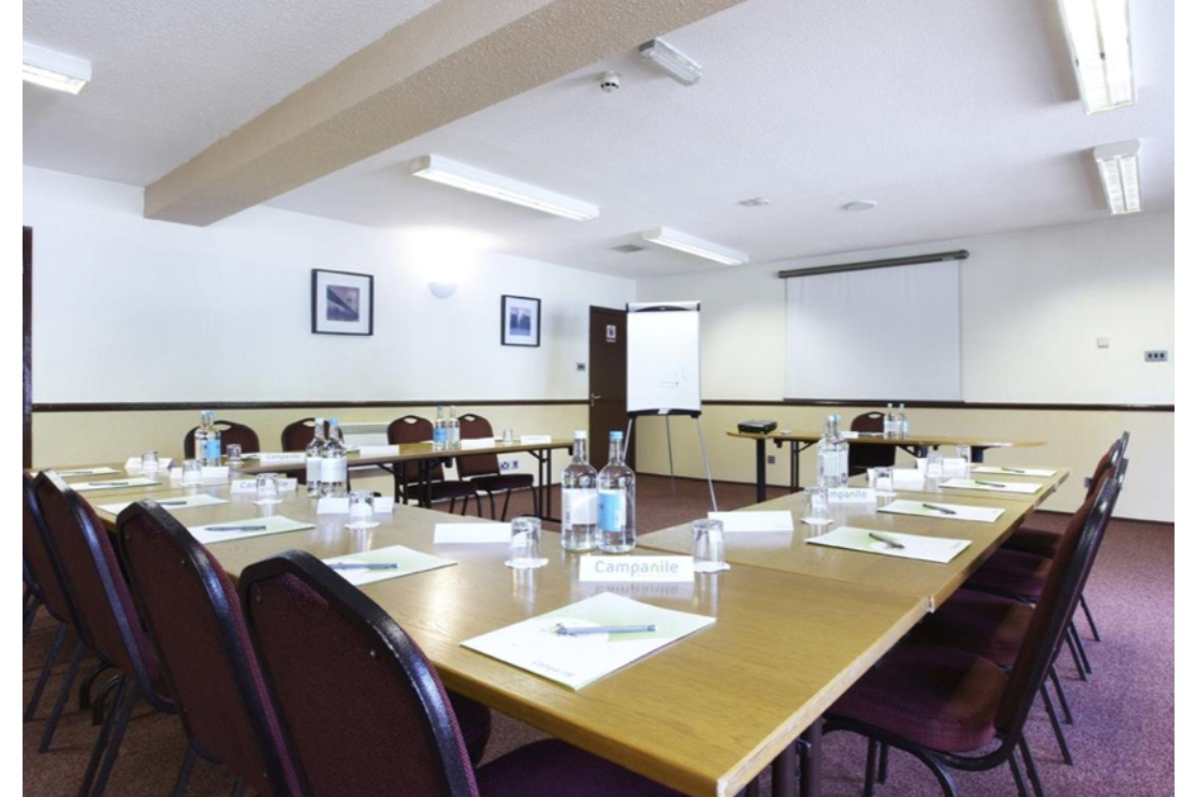 Hotel Campanile - Fenny Stratford 2*
