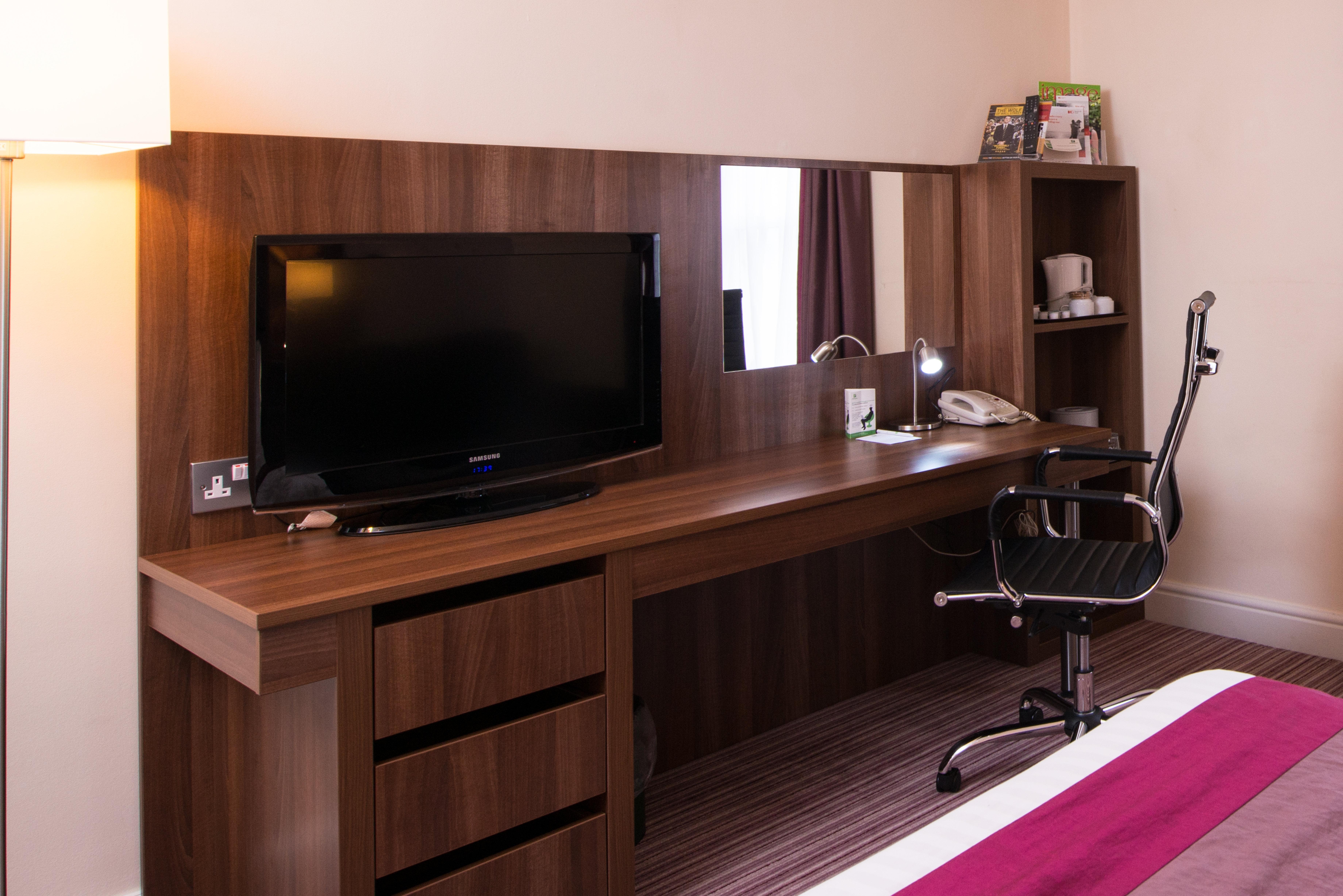 Holiday East M1 Junc 14 By Ihg 4* Milton Keynes