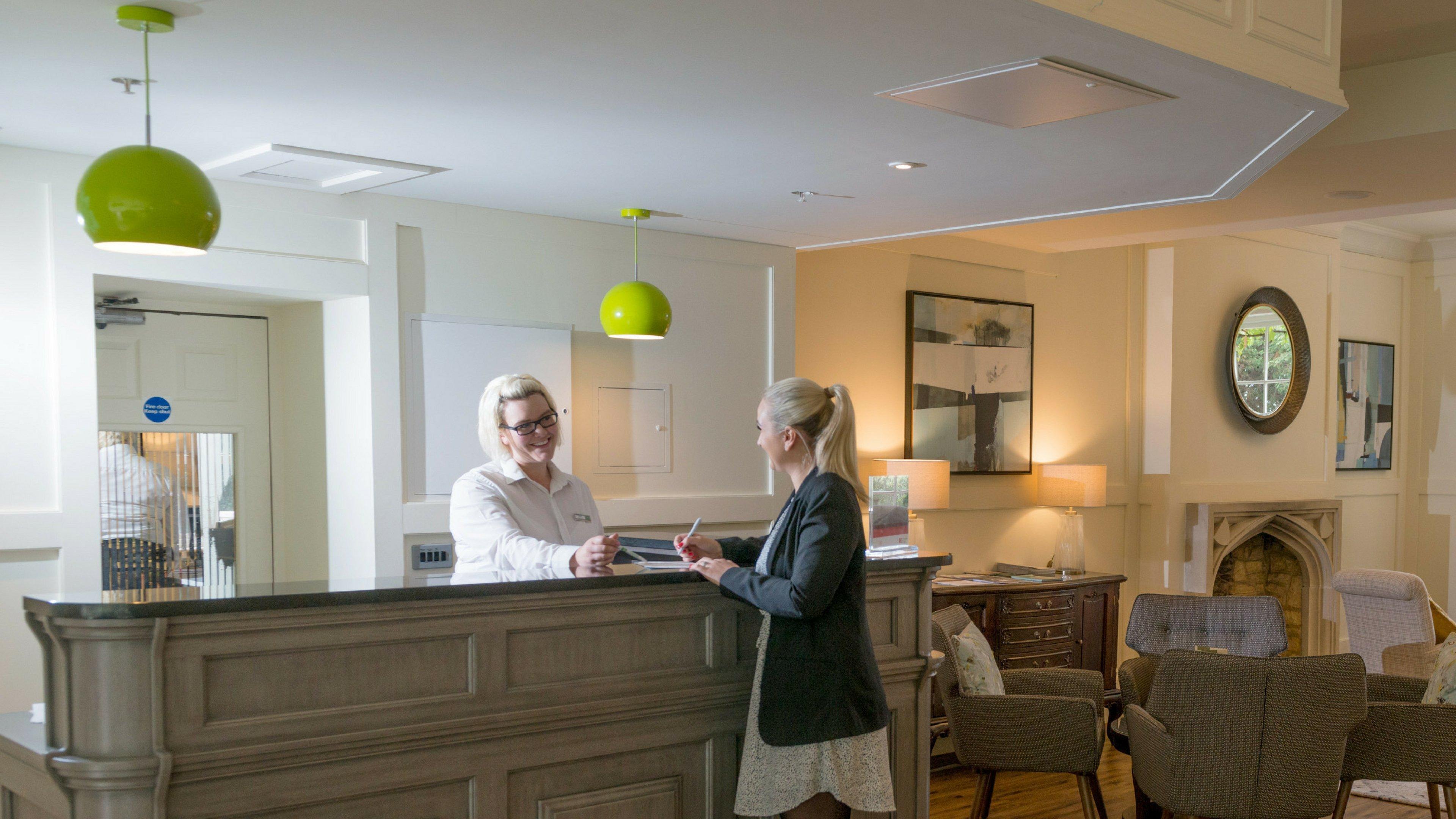 Holiday East M1 Junc 14 By Ihg Hotel