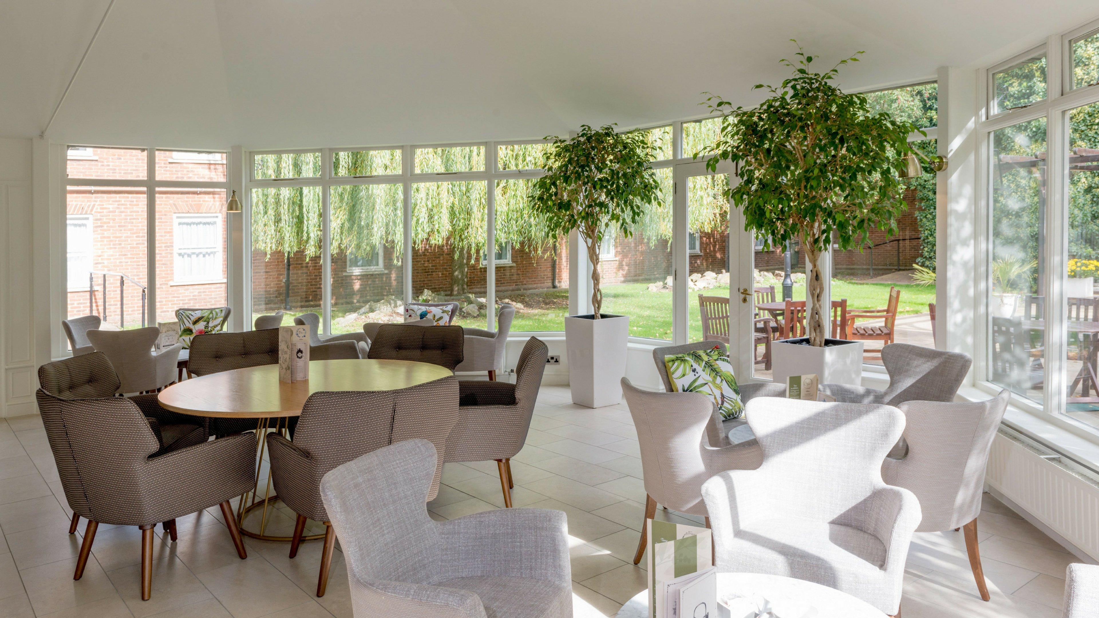 Hotel Holiday East M1 Junc 14 By Ihg