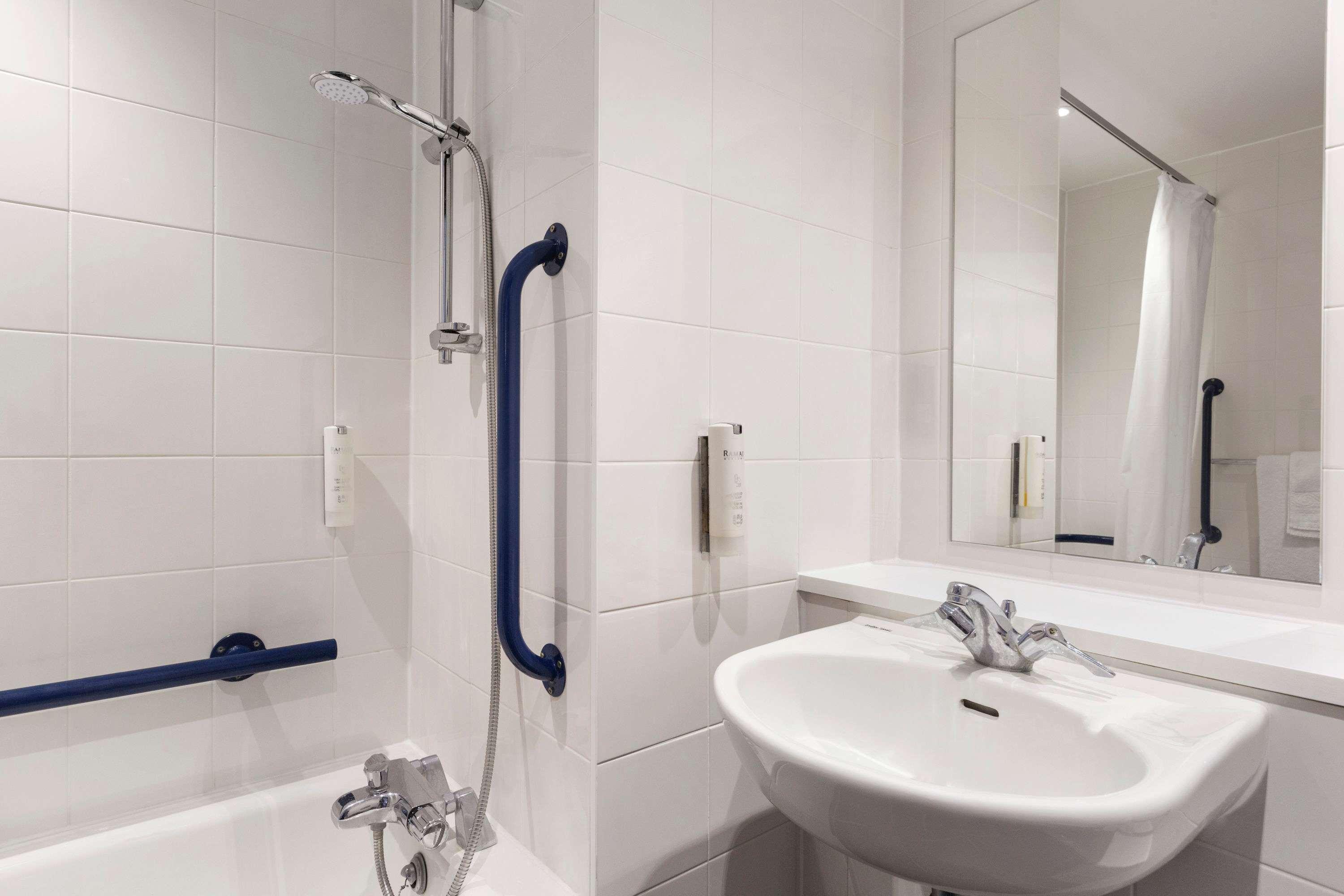 Ramada 4*