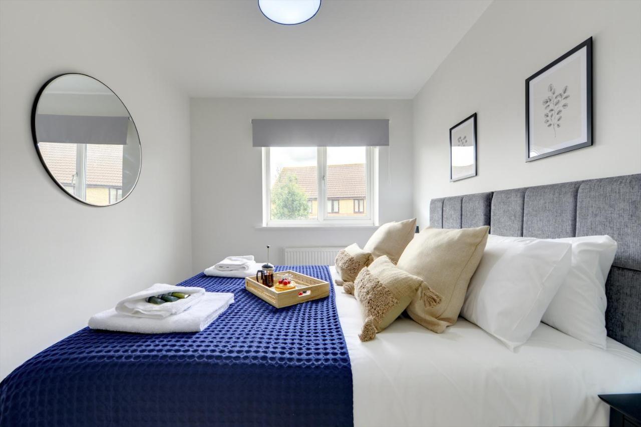 The Bernstein House 'green Award' A Calm & Beautiful Executive House I Spacious Garden W Furniture I Parking I Eco-short Term Let By Silva * Milton Keynes