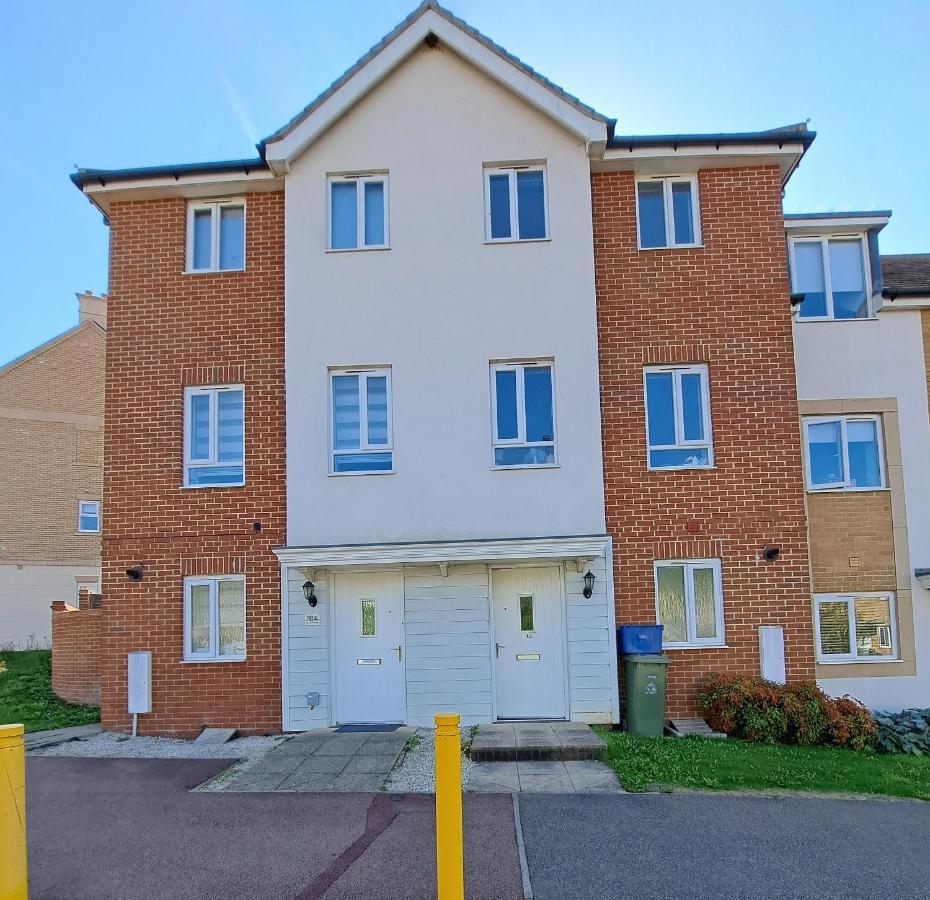 4br Contractor Town House 2.5bathrooms, 2 Free Parking Spaces Managed By Chique Holiday home