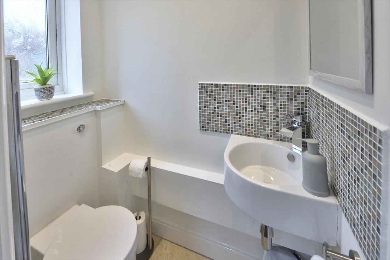 Villa The Bernstein House 'green Award' A Calm & Beautiful Executive House I Spacious Garden W Furniture I Parking I Eco-short Term Let By Silva Milton Keynes