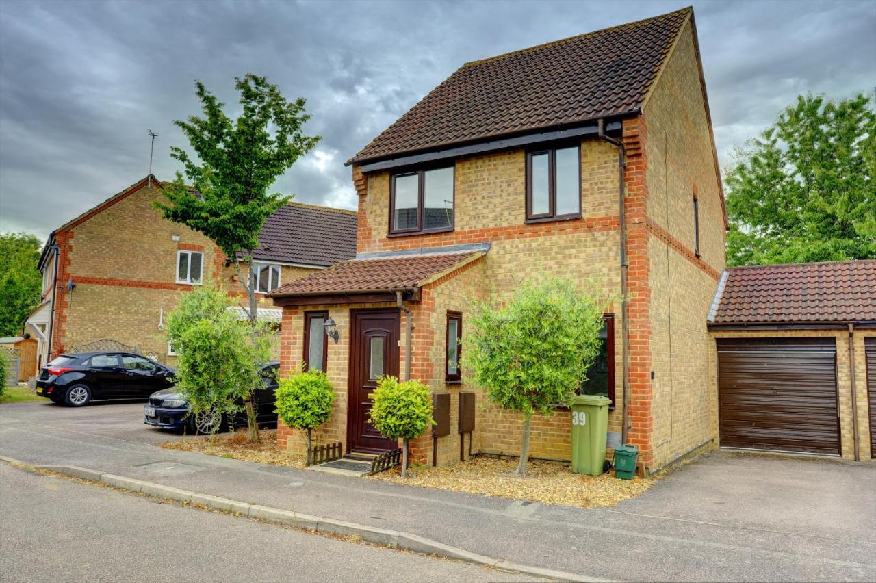 The Bernstein House 'green Award' A Calm & Beautiful Executive House I Spacious Garden W Furniture I Parking I Eco-short Term Let By Silva Milton Keynes