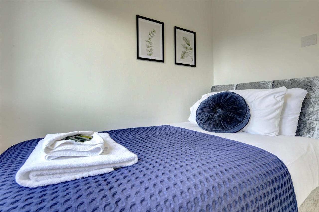 The Bernstein House 'green Award' A Calm & Beautiful Executive House I Spacious Garden W Furniture I Parking I Eco-short Term Let By Silva Villa Milton Keynes
