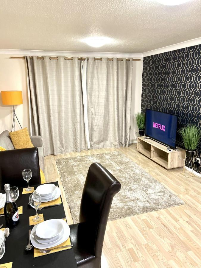 Campbell Park View - With Free Parking Apartment Milton Keynes