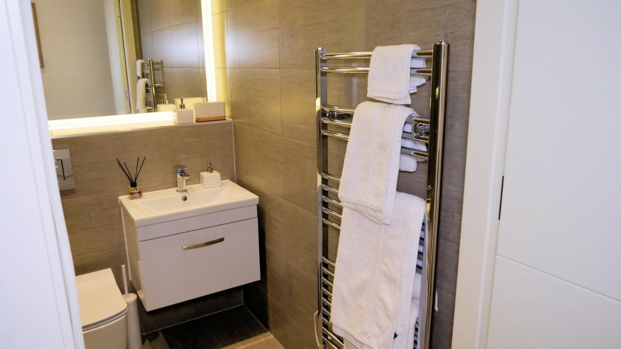 Luxurious Short Flat In Apartment