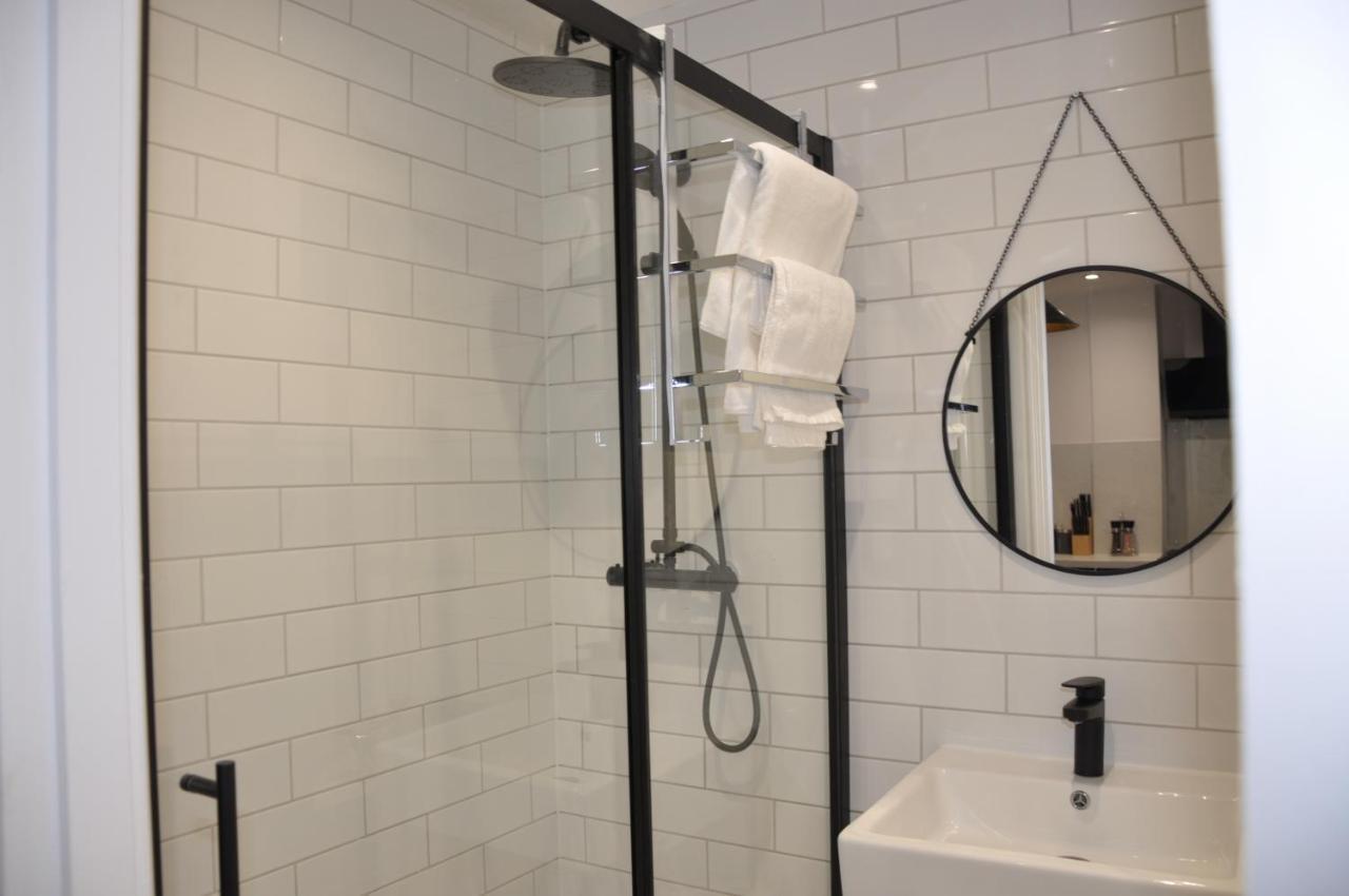 Luxury Studio- Mk Central- 5 Mins Drive To Train Station-direct Trains To London, Birmingham Apartamento *