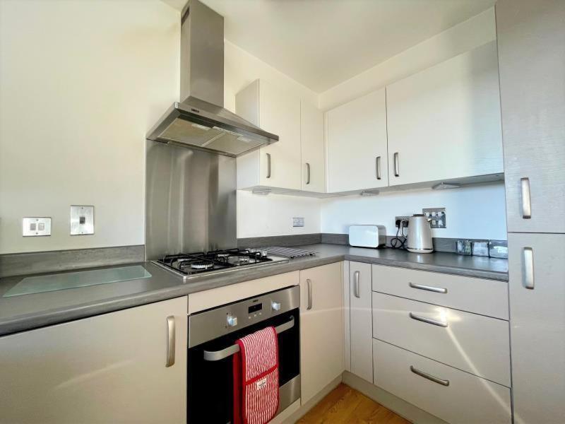 Classy Campbell Park Apartment, Balcony & Free Parking Apartment *
