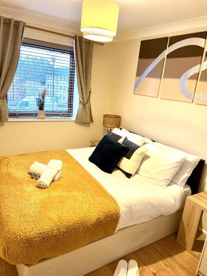 Campbell Park View - With Free Parking Apartment