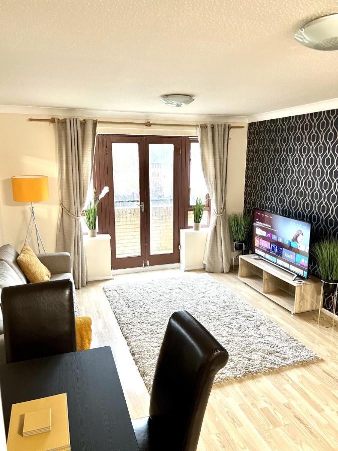 Campbell Park View - With Free Parking Apartment Milton Keynes