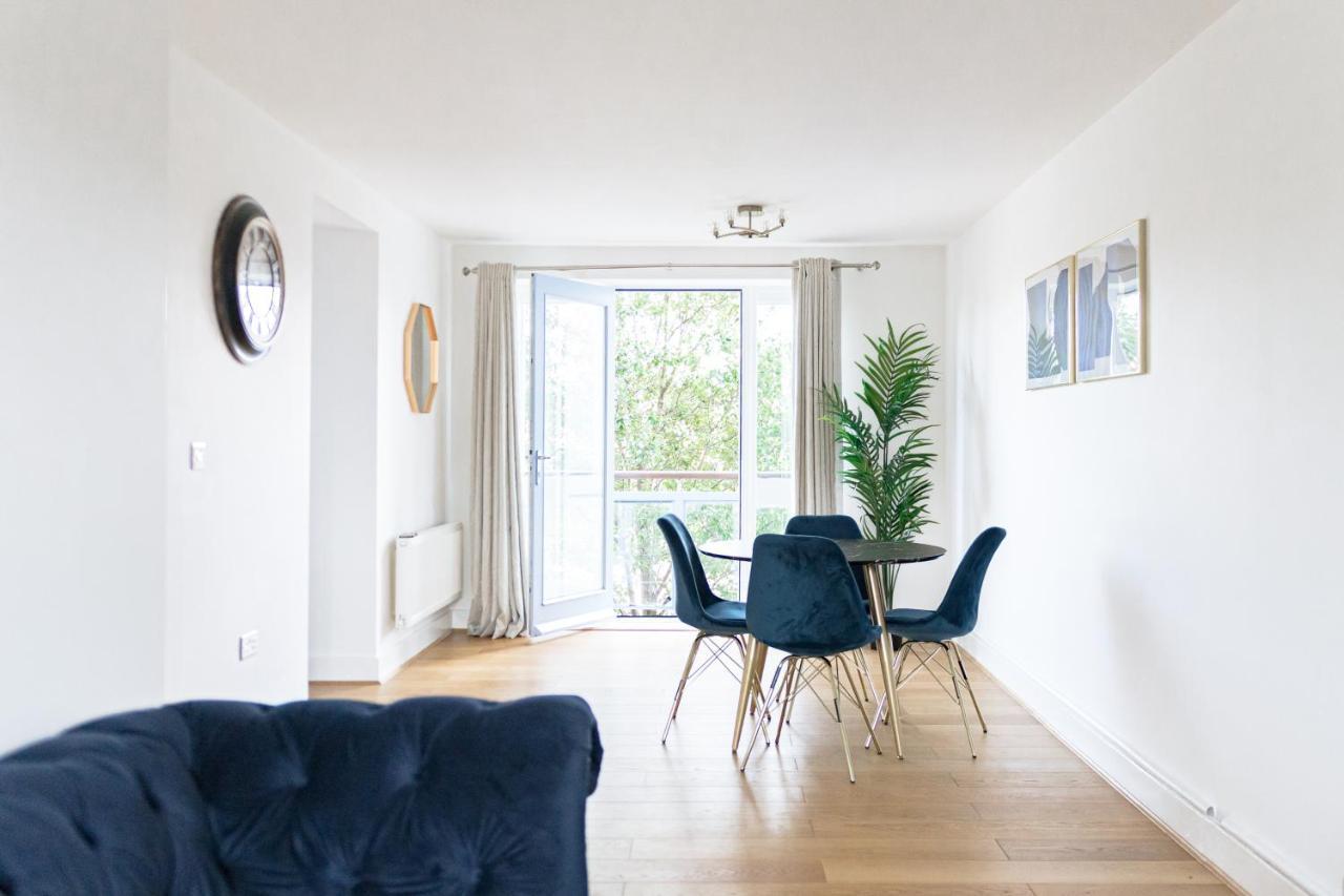 Bright, Fresh, Spacious And Modern - Free Parking Apartment