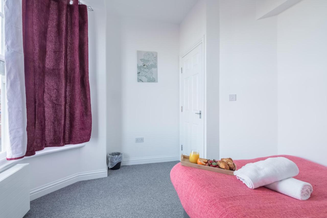 Cosy Two Bed For Family And Contractors By O&j Real Estate Apartment Milton Keynes
