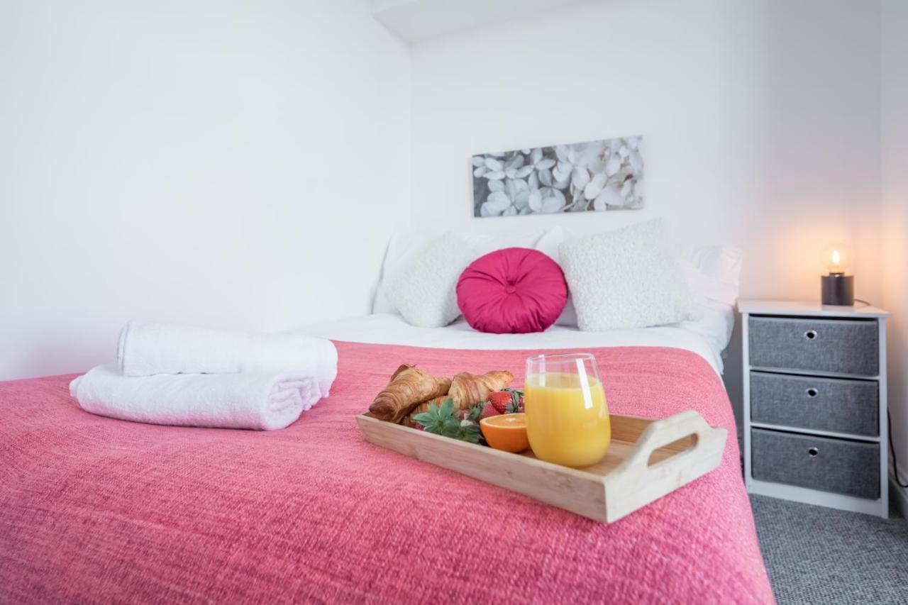 Cosy Two Bed For Family And Contractors By O&j Real Estate Milton Keynes