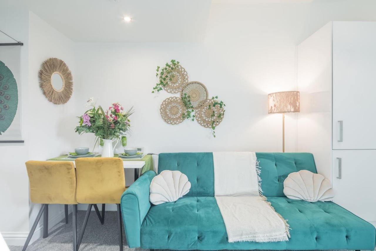 Cosy Two Bed For Family And Contractors By O&j Real Estate Apartment Milton Keynes