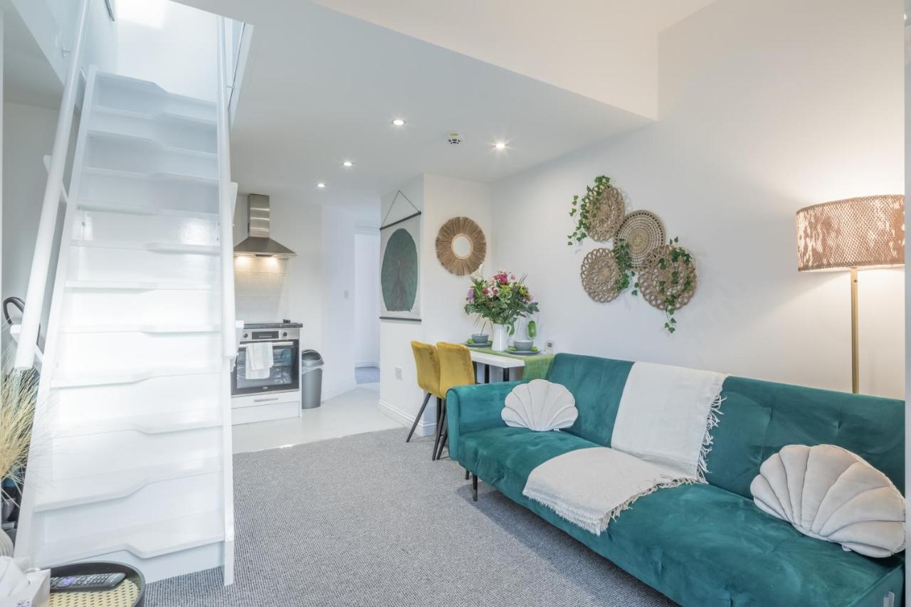 Apartment Cosy Two Bed For Family And Contractors By O&j Real Estate *
